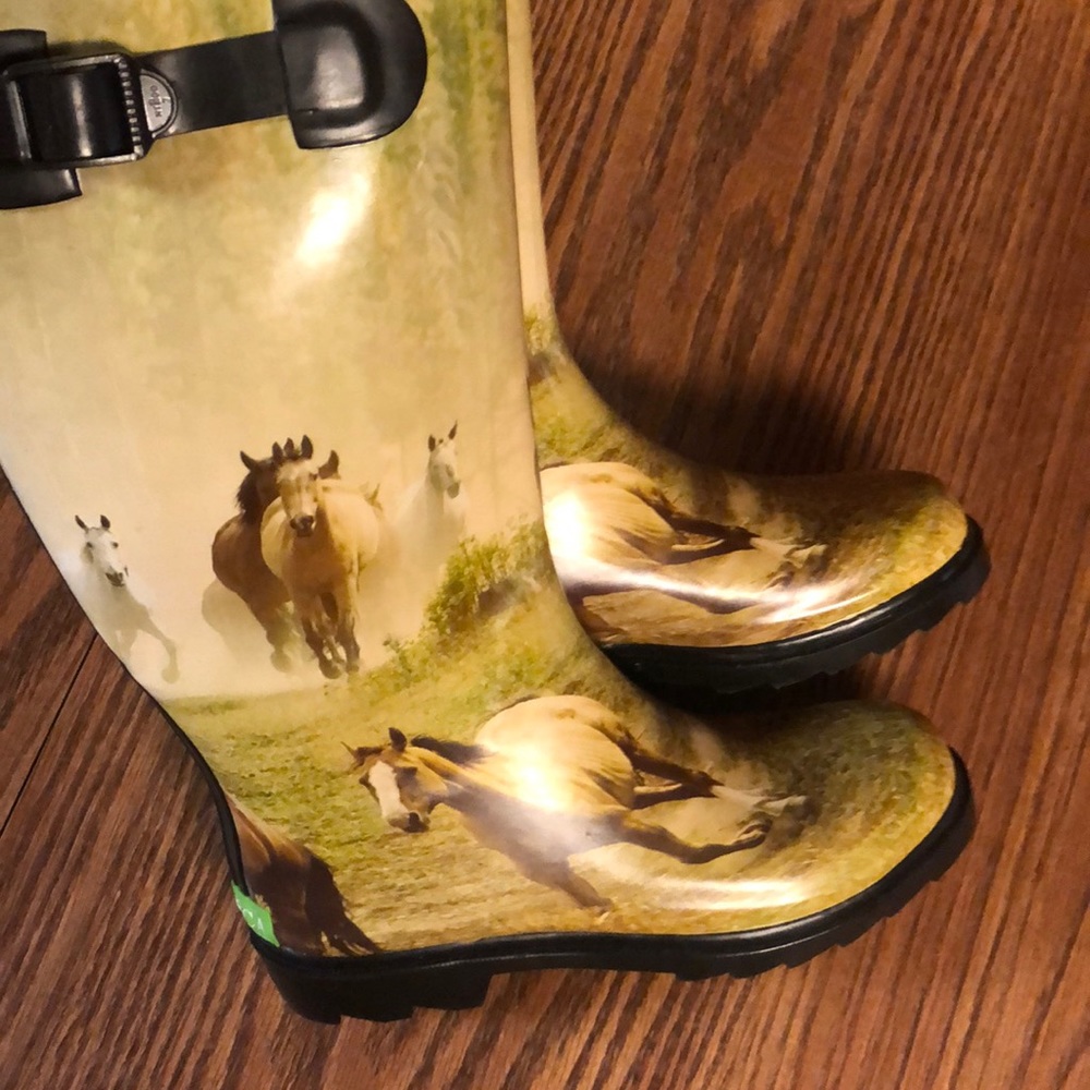 Itasca horse print rubber rain boots.